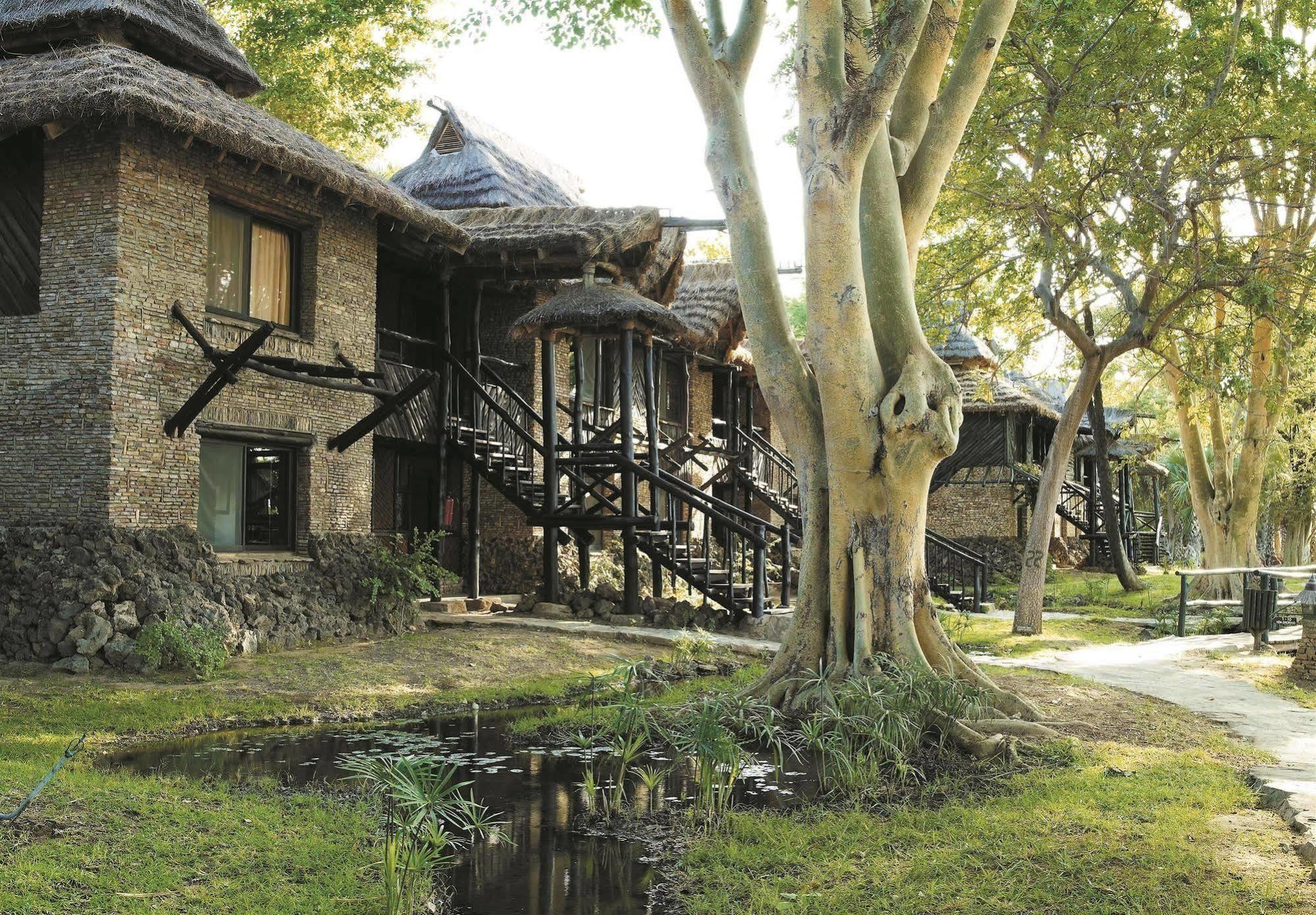 Sarova Shaba Game Lodge Archers Post Bagian luar foto