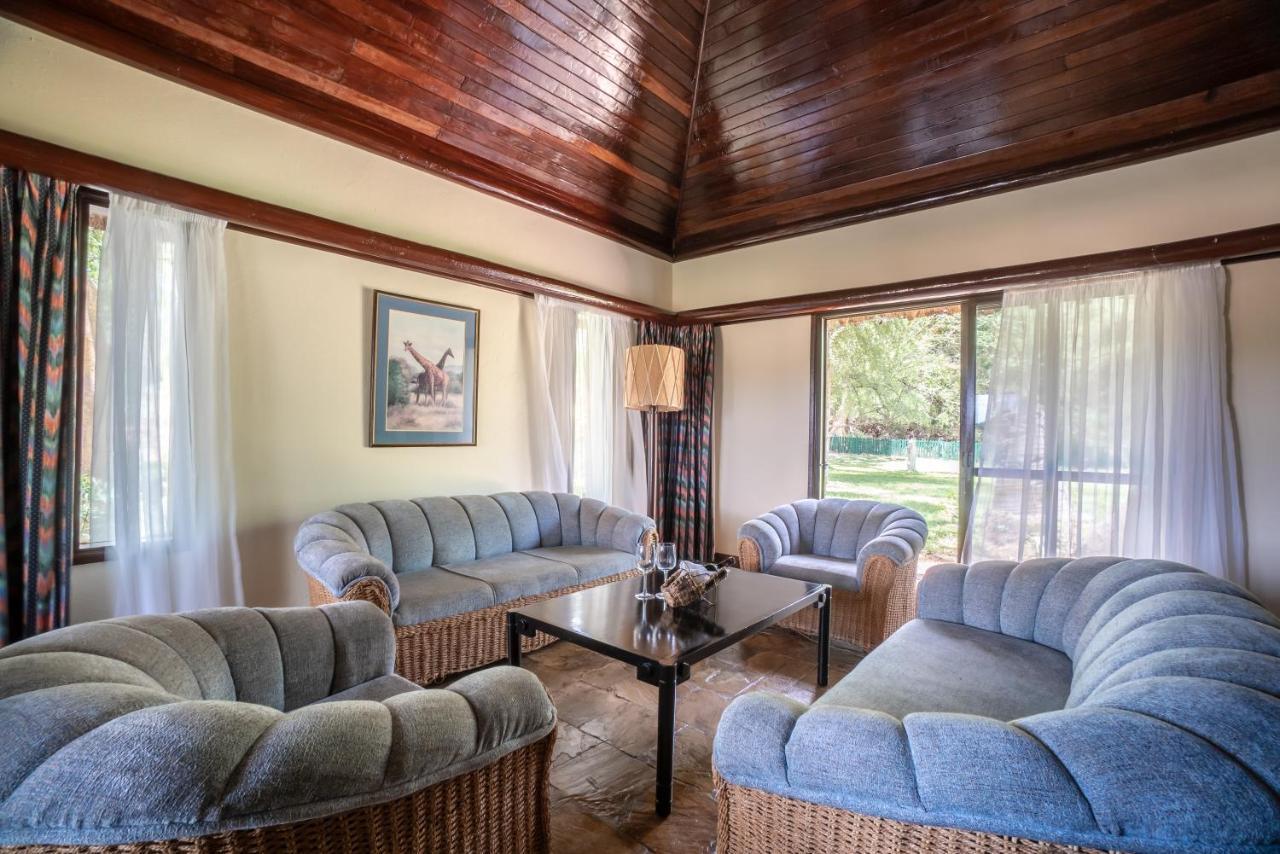 Sarova Shaba Game Lodge Archers Post Bagian luar foto